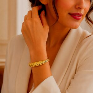 18K Yellow Gold Clip Type Bracelet